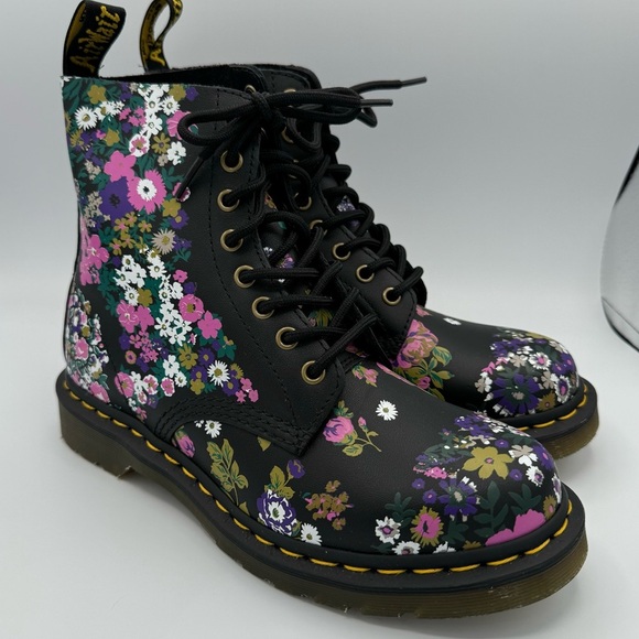 Dr. Martens Sz 8 boots 1460 Pascal Floral Black New Boho Whimsigoth Goth Punk - Picture 1 of 12